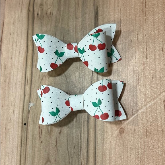 Cherry pattern hair clip set - Picture 3 of 3
